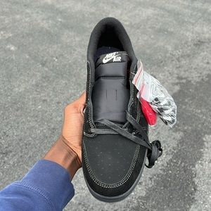 Travis Scott Jordan 1 Low” Phantom Blacks”